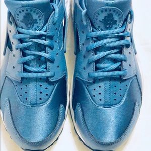 NIKE HUARACHE SNEAKERS SIZE 8.5